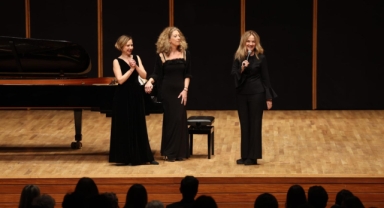 İki piyano, iki kültür: AASSM’de duygusal konser