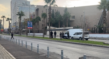 İzmir Adliyesi önünde şüpheli paket paniği!