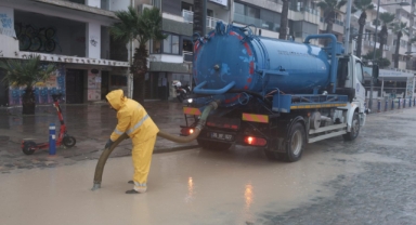 İzmir Büyükşehir Belediyesi ekipleri yağış nöbetinde