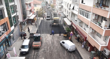 İzmir’de ulaşımı rahatlatan asfalt atağı