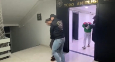 Kan lekesi, annesini öldüren zanlıyı ele verdi