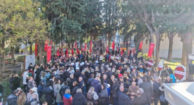 Karşıyakalılar Zübeyde Anne’yi kabri başında andı