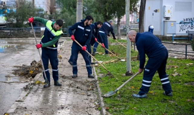 Kısa sürede yağan yoğun yağış Bornova’yı vurdu