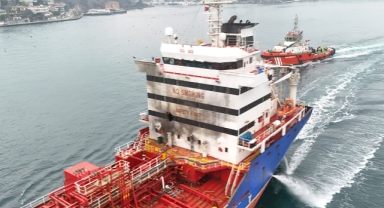 Odessa’da Ruslar tarafından vurulan Türk gemisi İstanbul Boğazı’nda