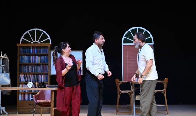 Torbalı’da yılın komedi yapımı sahne alıyor: 'Aşk Listesi' için geri sayım başladı!