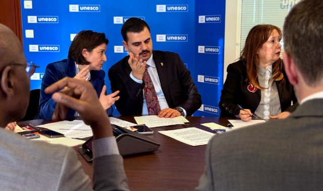 AK Partili İnan’dan Paris’te İzmir odaklı diplomasi