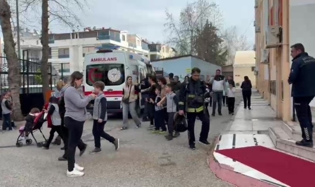Antalya’da ilkokulda yangın çıktı, öğrenciler tahliye edildi