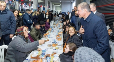Başkan Tugay binlerce Bucalıyla ramazan sofrasında buluştu