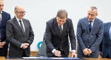 Başkan Tugay’dan tarihi imza