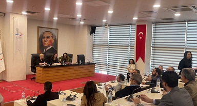 Bayraklı Meclisinde yüksek tansiyon!