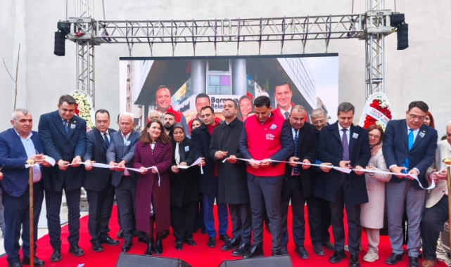 Bornova'da duygusal anlar... Gülşah Durbay Gençlik Merkezi açıldı!