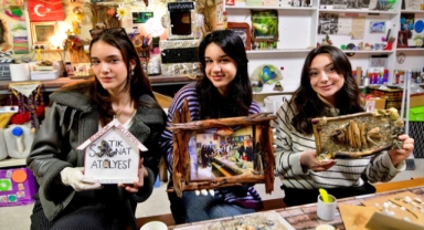 Bornova’da gençler atıkları sanata dönüştürdü