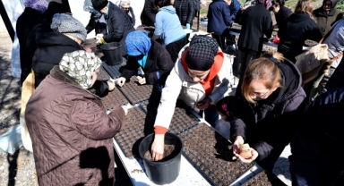 Bornova’da toprak kadınlarla canlanıyor