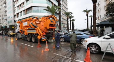 Büyükşehir ekipleri sağanak yağış nedeniyle seferber oldu