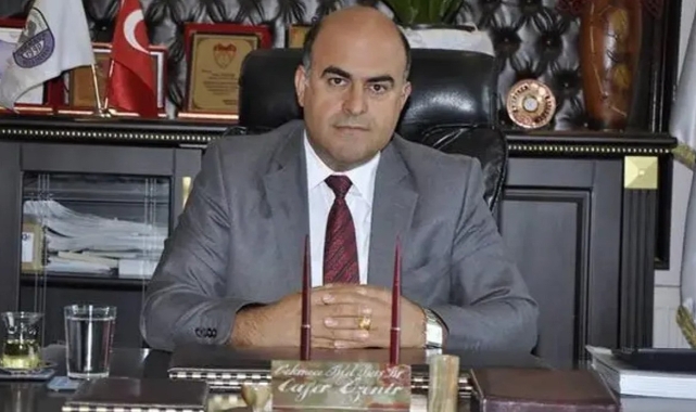 Eski belediye başkanını oğlu baltayla öldürdü!