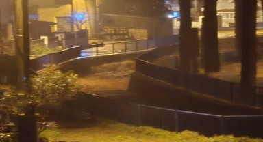 Foça'yı sel vurdu... Dereler taştı!