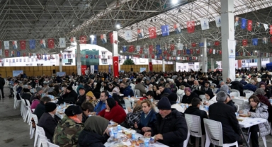 İzmir Büyükşehir Belediyesi ilk iftar sofrasını Gaziemir’de kurdu
