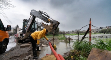 İzmir Büyükşehir Belediyesi’nin yağış seferberliği sürüyor