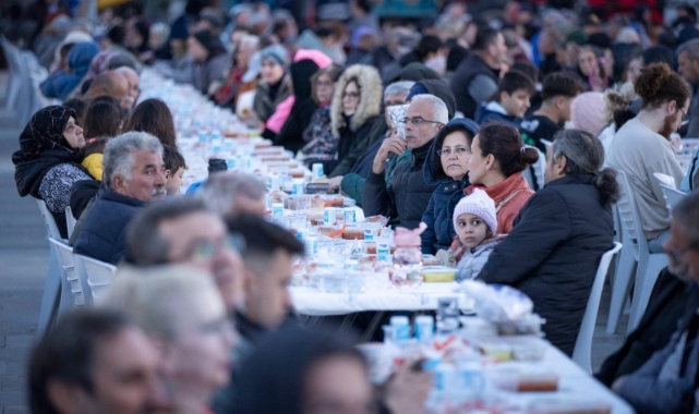 İzmir'de bereket hem sofralara hem meydanlara yayılacak