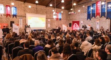 'İzmir Seninle' ile gençlere güçlü kariyer köprüsü