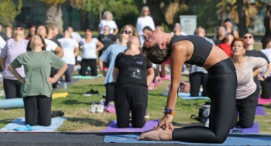 Karşıyaka Belediyesi’nden 14 Şubat’a özel yoga etkinliği