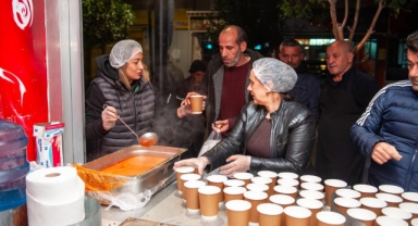 Karşıyaka Belediyesi’nden 30 bin kişiye sıcak çorba ikramı