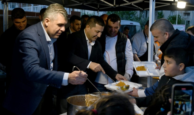 Kuşadası Belediyesi'nden Ramazan ayı boyunca 18 bin kişilik iftar yemeği