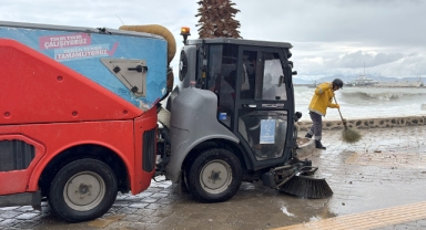 Kuşadası Belediyesi'nden sağanak ve fırtına mesaisi