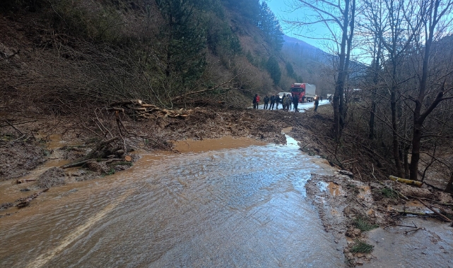 Ödemiş-Salihli yolunda heyelan