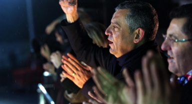 Özgür Özel'den yeni Adalet Bakanı Akın Gürlek'e sert tepki: Yarın sabah bu sabahtan daha zor olacak, teslim olmayacağız