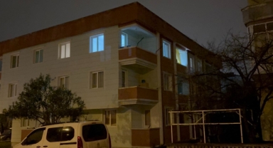 Telefonla yüksek sesle konuşma kavgasında ablasını bıçaklayıp balkondan atladı