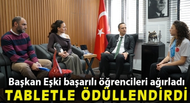 Başkan Eşki başarılı öğrencileri ağırladı, tabletle ödüllendirdi