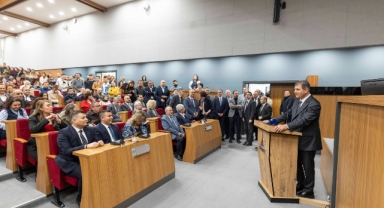 Başkan Tugay belediye personeliyle bayramlaştı