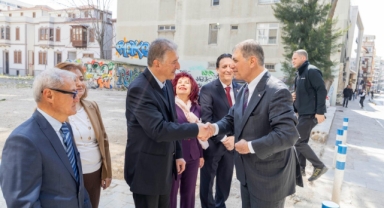 Başkan Tugay’dan sağlık emekçilerine teşekkür