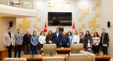 Başkan Yiğit yeni evlenen çiftlere destek kartlarını teslim etti