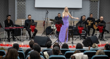 Bornova’da aşk şarkıları gecesi