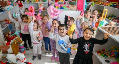 Bornova’da dayanışma ve paylaşmanın simgesi Oyuncak Kütüphanesi