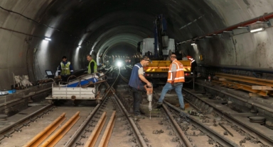 Bornova’da metro hattında raylar yenileniyor