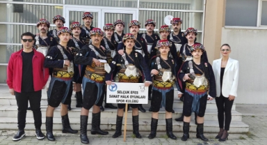 Efes Selçuk Sanat Halk Oyunları İzmir İl Yarışması'nda üçüncü oldu