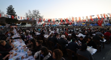 Efes Selçuk'ta iftar sofrası dayanışmayla kuruldu