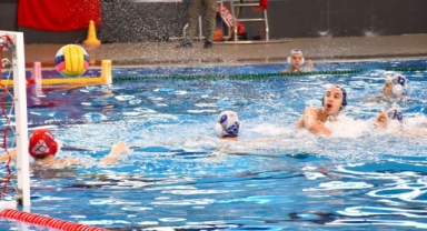 İzmir Büyükşehir Belediyesi sporcuları başarıdan başarıya koşuyor