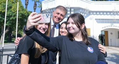 İzmir’de gençler yalnız değil!