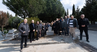 İzmirli usta gazeteci mezarı başında anıldı
