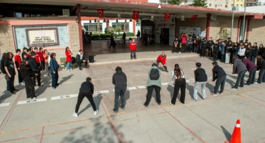 Karşıyakalı gençler afetlere karşı bilinçleniyor