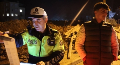 Kasksız sürücüden polise ilginç teklif: Cezayı bana değil, plakaya yazın