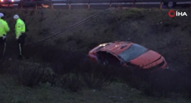 Pendik’te ticari taksi su kanalına uçtu: 3 ölü, 1 yaralı