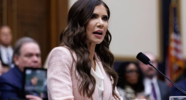 Trump İç Güvenlik Bakanı Noem'i görevden aldı