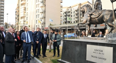 Ümit Özdağ'dan Abide-i Hürriyet Meydanı’na övgü!