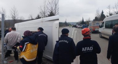Yalova’da servis midibüsü kaza yaptı: 1 ölü, 20 yaralı