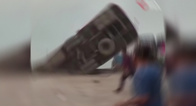 Yolcu otobüsü nehre düştü: 24 ölü